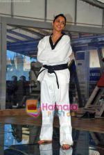 Isha Koppikar martial arts with Leena Mogre in Bandra on 4th Sep 2009 (23).JPG