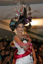 Model walk the ramp at Bharat Dorris hair make up fashion show in Andheri on 7th Sep 2009 (51).JPG