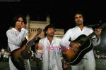 Kailash Kher at Allah Ke Bande video shoot in Gateway Of India, Mumbai on 15th Sep 2009 (6).JPG
