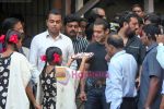 Salman Khan donates food for kids at Dongri remand home in Mumbai on 15th Sep 2009 (16).JPG