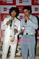 Sonu Nigam to endorse Big FM chillax music in Marimba, Mumbai on 16th Sep 2009 (12).JPG