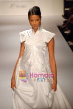 Model walk the ramp for Anuj Sharma_s Show on LIFW Day 2 on 19th Sep 2009 (43).JPG