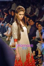 Model walk the ramp for Manish Malhotra_s Show on LIFW Day 2 on 19th Sep 2009 (15).JPG