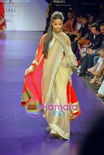 Model walk the ramp for Manish Malhotra_s Show on LIFW Day 2 on 19th Sep 2009 (19).JPG