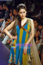Model walk the ramp for Manish Malhotra_s Show on LIFW Day 2 on 19th Sep 2009 (29).JPG