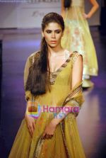 Model walk the ramp for Manish Malhotra_s Show on LIFW Day 2 on 19th Sep 2009 (35).JPG