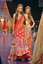 Model walk the ramp for Manish Malhotra_s Show on LIFW Day 2 on 19th Sep 2009 (67).JPG