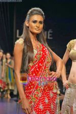 Model walk the ramp for Manish Malhotra_s Show on LIFW Day 2 on 19th Sep 2009 (68).JPG