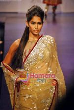 Model walk the ramp for Manish Malhotra_s Show on LIFW Day 2 on 19th Sep 2009 (8).JPG