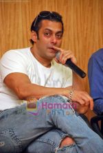 Salman Khan cheers cancer patients of Hinduja Hospital in Hinduja Hospital on 19th Sep 2009 (19).JPG
