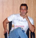 Salman Khan cheers cancer patients of Hinduja Hospital in Hinduja Hospital on 19th Sep 2009 (2).JPG