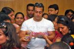 Salman Khan cheers cancer patients of Hinduja Hospital in Hinduja Hospital on 19th Sep 2009 (25).JPG