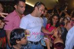 Salman Khan cheers cancer patients of Hinduja Hospital in Hinduja Hospital on 19th Sep 2009 (8).JPG