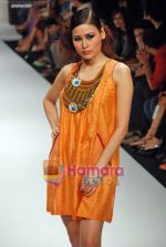 Model walk the ramp for Anupama Dayal_s Show on LIFW Day 4 on 21st Sep 2009 (40).JPG