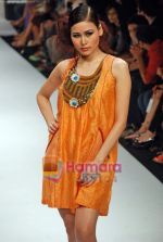 Model walk the ramp for Anupama Dayal_s Show on LIFW Day 4 on 21st Sep 2009 (41).JPG