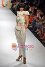 Model walk the ramp for Mandira Wirk_s Show on LIFW Day 4 on 21st Sep 2009 (18).JPG