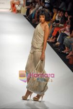 Model walk the ramp for Mandira Wirk_s Show on LIFW Day 4 on 21st Sep 2009 (31).JPG