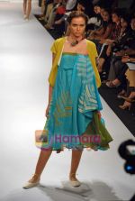 Model walk the ramp for Paromita Banerjee_s Show on LIFW Day 4 on 21st Sep 2009 (11).JPG