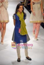 Model walk the ramp for Paromita Banerjee_s Show on LIFW Day 4 on 21st Sep 2009 (4).JPG