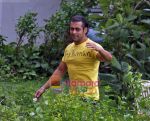 Salman Khan snapped chilling on Id day in Bandra, Mumbai on 21st Sep 2009.jpg
