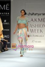 Model walk the ramp for Chaitanya Rao_s Show on LIFW Day 5 on 22nd Sep 2009 (11).JPG