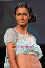 Model walk the ramp for Chaitanya Rao_s Show on LIFW Day 5 on 22nd Sep 2009 (13).JPG