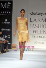 Model walk the ramp for Chaitanya Rao_s Show on LIFW Day 5 on 22nd Sep 2009 (15).JPG
