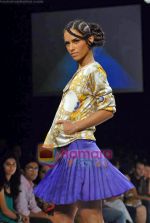 Model walk the ramp for Chaitanya Rao_s Show on LIFW Day 5 on 22nd Sep 2009 (7).JPG