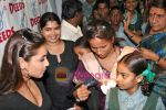 Rani Mukherjee with children of Deeds India in Globus, Bandra on 25th Sep 2009 (13).JPG