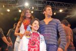 Salman Khan, Lara Dutta, Darsheel Safary walk the ramp for Guru brand in Taj Land_s End on 25th Sep 2009 (5).JPG