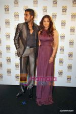 Aishwarya and Abhishek Bachchan at GQ Man of the Year Awards in Mumbai on 27th Sep 2009 (3).JPG