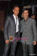 Irrfan Khan, Manish Malhotra at GQ Man of the Year Awards in Mumbai on 27th Sep 2009 (3).JPG