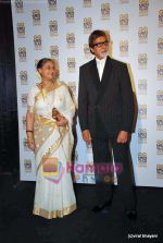 Jaya and Amitabh Bachchan at GQ Man of the Year Awards in Mumbai on 27th Sep 2009 (4).JPG