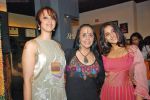 Vidya Balan, Ishita Arun, Ila Arun at Priyadarshini Rao and Uttam Ghosh fashion preview in Zoya on 30th Sep 2009 (2).JPG