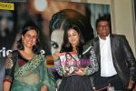 Vidya Balan launches latest issue of Marie Claire in Crossword, Kemps Corner on 1st Oct 2009 (14).JPG