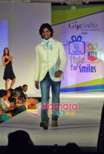 Kunal Kapoor at Give India ramp show for CEOs in Taj Colaba on 5th Oct 2009 (2).JPG