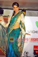 Model walks for designer Rajesh Aiya Show in Mumbai on 5th Oct 2009 (5).JPG