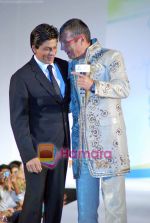 Shahrukh Khan at Give India ramp show for CEOs in Taj Colaba on 5th Oct 2009 (6).JPG