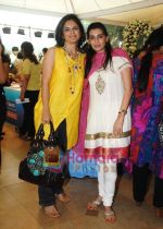 Malini Agarwalla with Mana Shetty at Araaish exhibition in Blue Sea on 6th Oct 2009.jpg