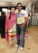 Mana & suneil Shetty at Araaish exhibition in Blue Sea on 6th Oct 2009.jpg