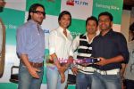 Saif Ali Khan, Deepika Padukone meet Love Aaj Kal Bigadda contest winners in Bandra, Mumbai on 8th Oct 2009 (12).JPG