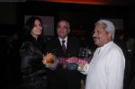 Leena Tipnis, Ambassador of Jordana nd Sunil Alagh at Bikram Saluja_s Book launch party in Mumbai on 12th Oct 2009.JPG
