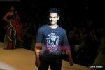 Aamir Khan at Being Human Show in HDIL Day 2 on 13th Oct 2009 (16).JPG