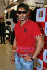 Ajay Devgan promote All the Best film with Provogue in R Mall on 14th Oct 2009 (4).JPG