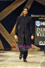 Model walk the ramp for Manav Gangwani at HDIL India Couture Week, Grand Hyatt, Mumbai on 15th  Oct 2009 (28).JPG
