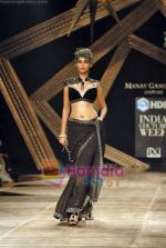 Model walk the ramp for Manav Gangwani at HDIL India Couture Week, Grand Hyatt, Mumbai on 15th  Oct 2009 (29).JPG