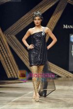 Model walk the ramp for Manav Gangwani at HDIL India Couture Week, Grand Hyatt, Mumbai on 15th  Oct 2009 (4).JPG