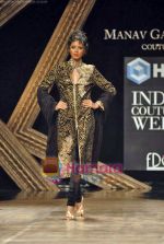 Model walk the ramp for Manav Gangwani at HDIL India Couture Week, Grand Hyatt, Mumbai on 15th  Oct 2009 (9).JPG
