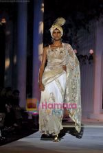 Model walk the ramp for Suneet Varma Show at HDIL India Couture Week, Grand Hyatt, Mumbai on 15th Oct 2009 (2).JPG