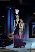 Model walk the ramp for Suneet Varma Show at HDIL India Couture Week, Grand Hyatt, Mumbai on 15th Oct 2009 (26).JPG
